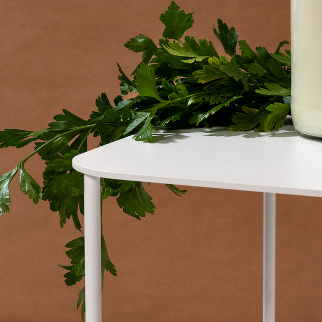 Solid 02 Side Table – White – buy at GUDBERG NERGER Shop